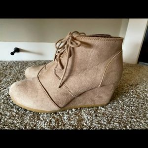taupe wedge booties size 9